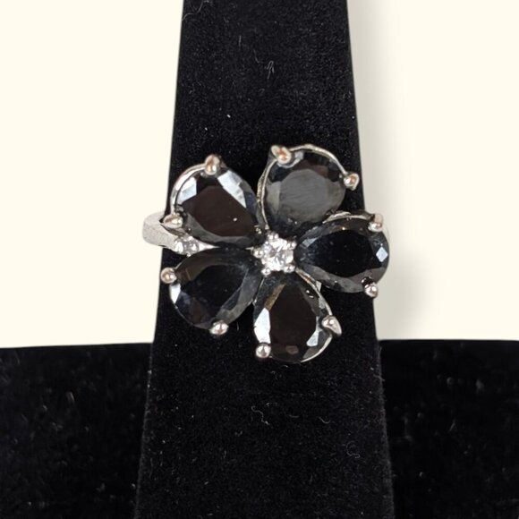 V. Black Glass Floral Ring - Picture 2 of 6